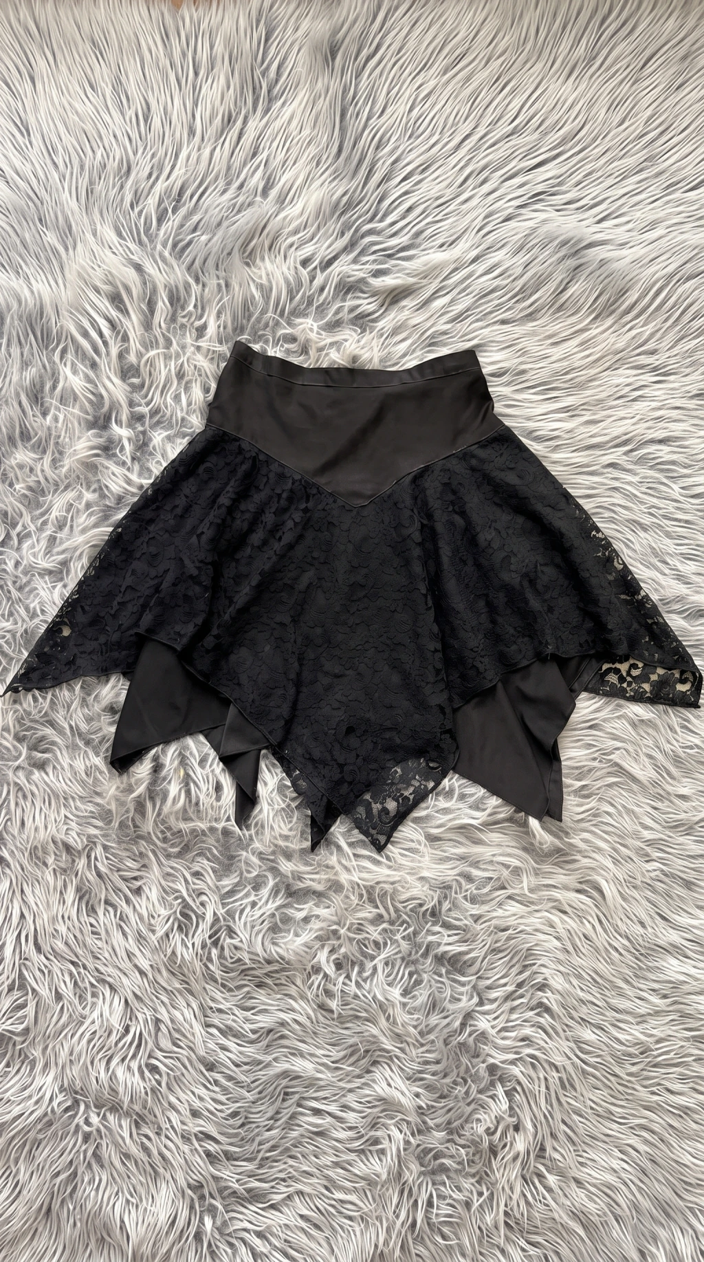 Falda Asimétrica Dark Lace